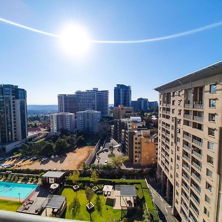 Westpoint Sandton Skyline Apartment Йоханнесбург Экстерьер фото