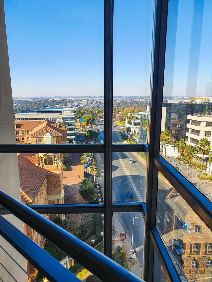 Westpoint Sandton Skyline Apartment Йоханнесбург Экстерьер фото