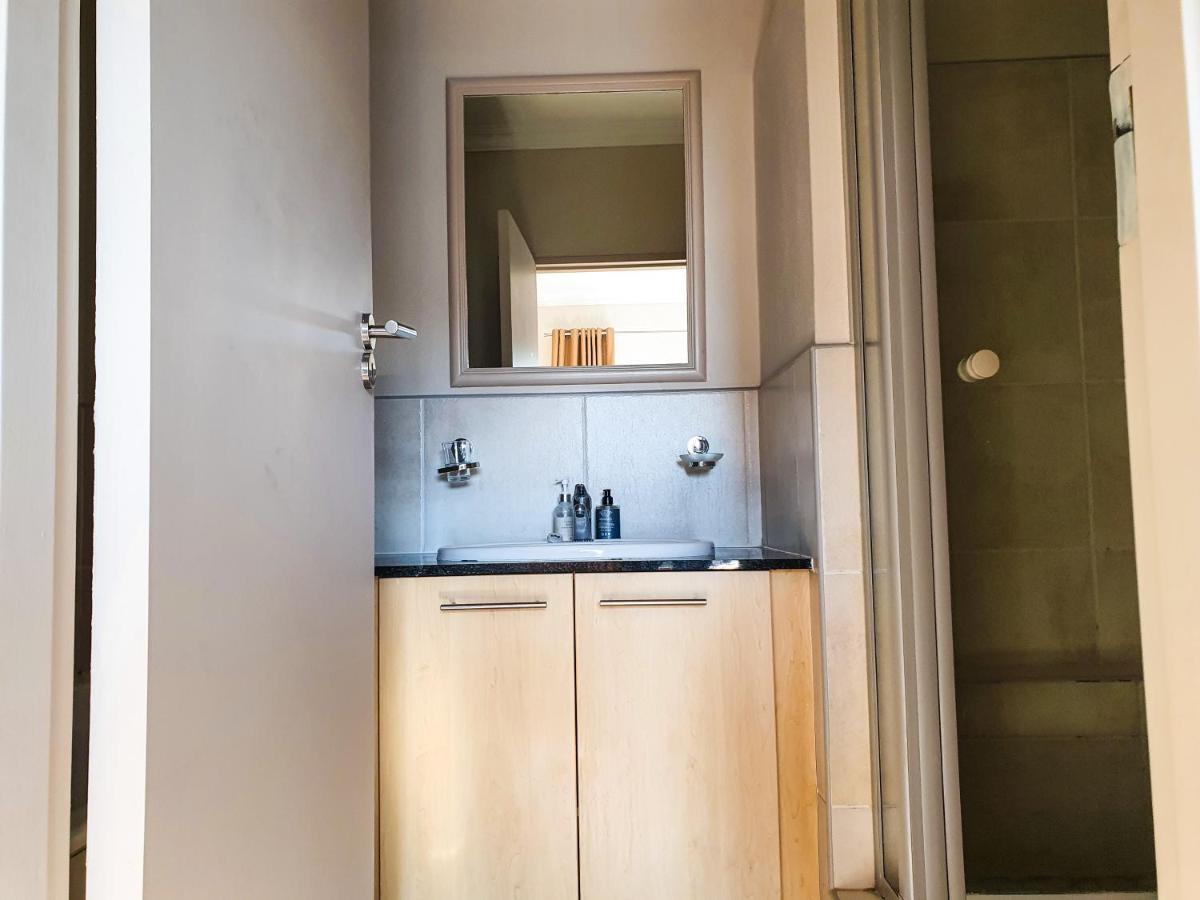 Westpoint Sandton Skyline Apartment Йоханнесбург Экстерьер фото